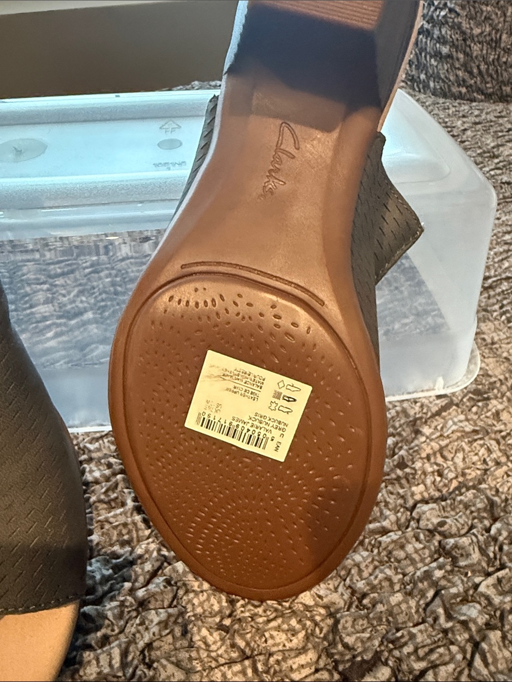 Clarks Olive Green Open-Toe Slingback Low Heel Sandals - Picture 2 of 2